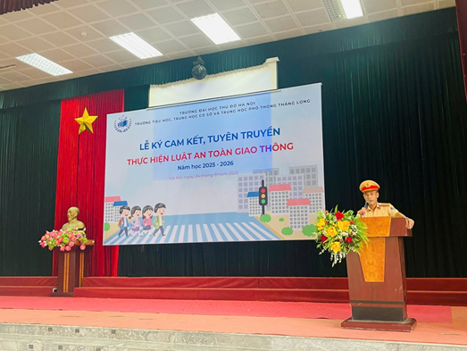 Báo cáo viên Nguyễn Từ Long - Cán bộ Phòng CSGT Số 8